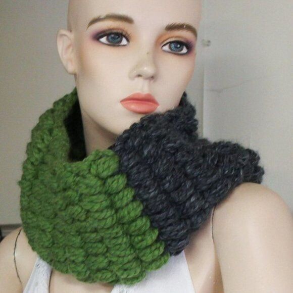 Green & Gray Chunky Cowl Scarf Handmade - Picture 1 of 3